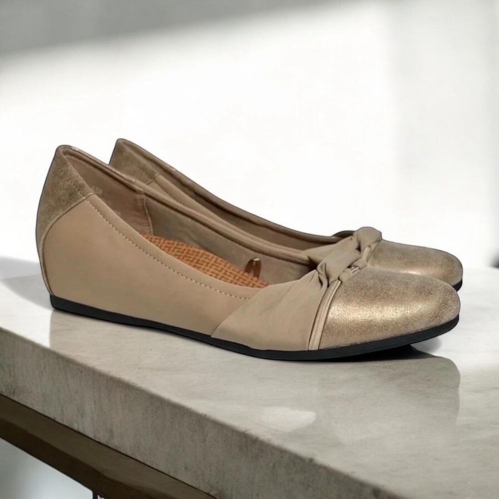NWOB BareTraps Hidden Heel Mitsy Flats Slip On Flats Posture Beige